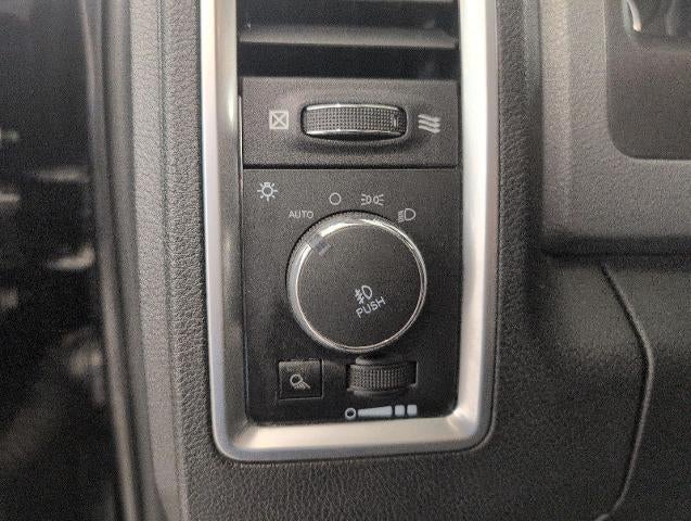 2014 RAM 1500 4WD Crew Cab 140.5 Big Horn