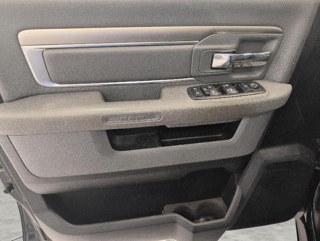 2014 RAM 1500 4WD Crew Cab 140.5 Big Horn