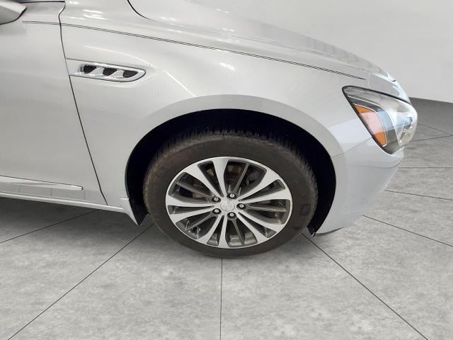 2017 Buick LaCrosse 4dr Sdn Essence FWD