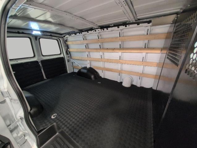 2025 Chevrolet Express Cargo RWD 2500 135