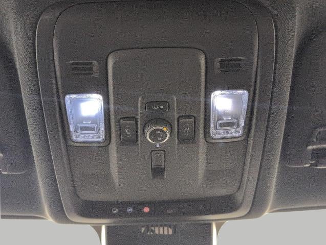 2025 Chevrolet Suburban 4WD 4dr Premier