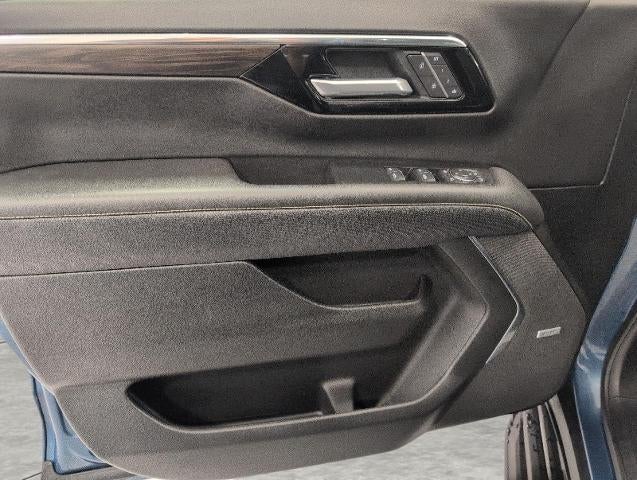 2025 Chevrolet Suburban 4WD 4dr Premier