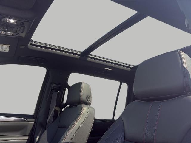 2023 Chevrolet Suburban 4WD 4dr RST