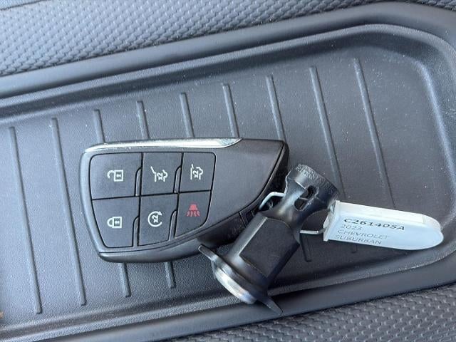 2023 Chevrolet Suburban 4WD 4dr RST