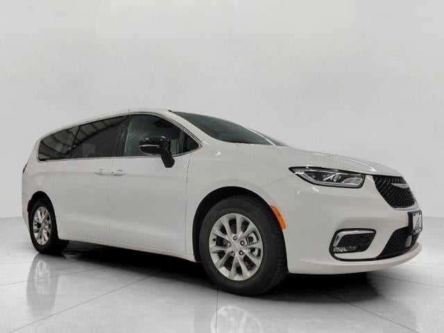 2026 Chrysler Pacifica Limited FWD