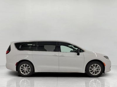 2026 Chrysler Pacifica Limited FWD