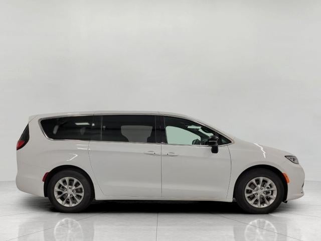2026 Chrysler Pacifica Limited FWD
