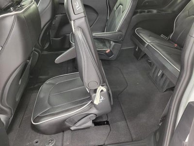 2026 Chrysler Pacifica Limited FWD