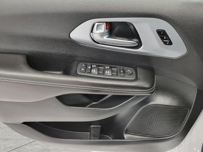 2026 Chrysler Pacifica Limited FWD