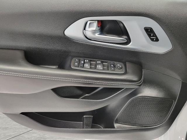 2026 Chrysler Pacifica Limited FWD
