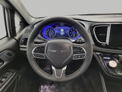 2026 Chrysler Pacifica Limited FWD