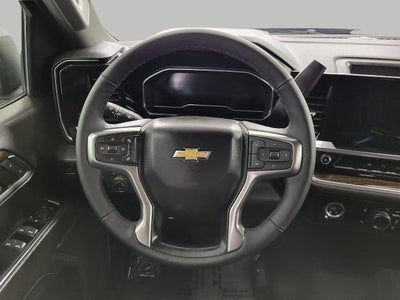 2022 Chevrolet Silverado 1500 4WD Crew Cab 147 LT w/1LT