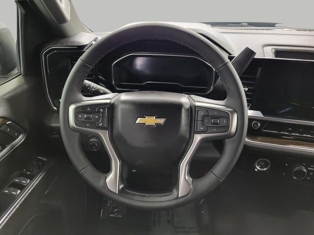 2022 Chevrolet Silverado 1500 4WD Crew Cab 147 LT w/1LT