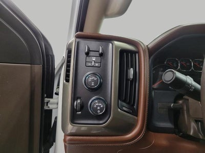 2018 Chevrolet Silverado 1500 4WD Crew Cab 143.5 High Country