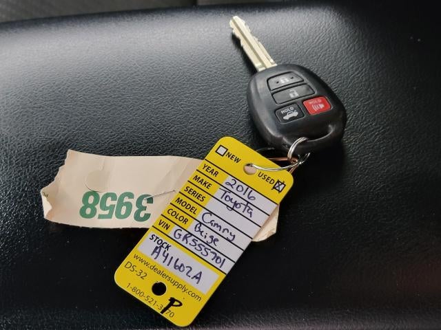 2016 Toyota Camry 4dr Sdn I4 Auto LE