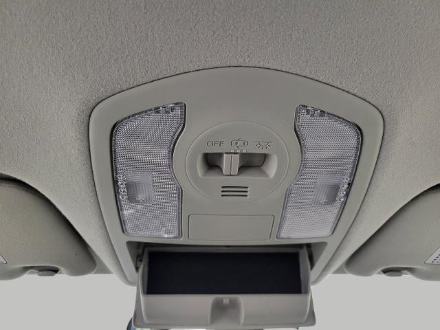 2016 Toyota Prius v 5dr Wgn Three