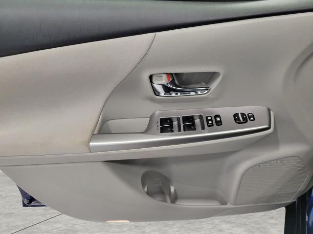 2016 Toyota Prius v 5dr Wgn Three