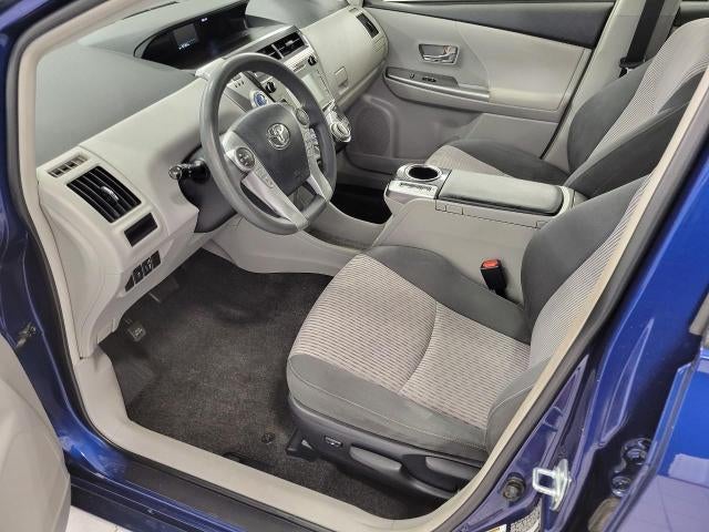 2016 Toyota Prius v 5dr Wgn Three